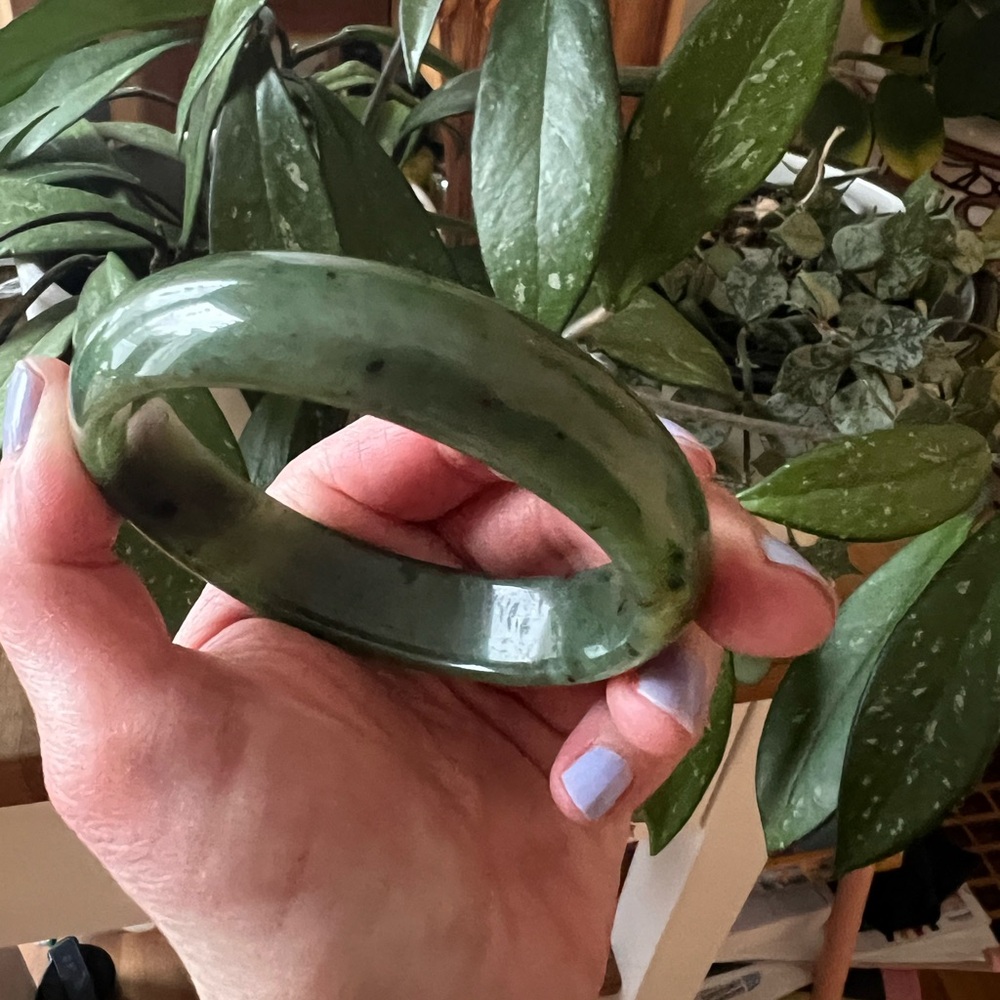Nephrite Jade bangle 7.5”/19cm inner diameter - Picture 6 of 16